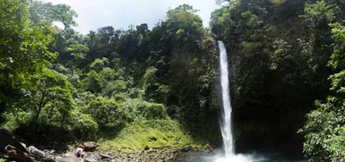 The 2 in 1 Waterfall and Volcano Hike is our number one combo, the one most seek by travellers of all over the world since it combines 2 of the main features and most natural places of the Arenal area and we give you the best guided visit to fully enjoy your day!