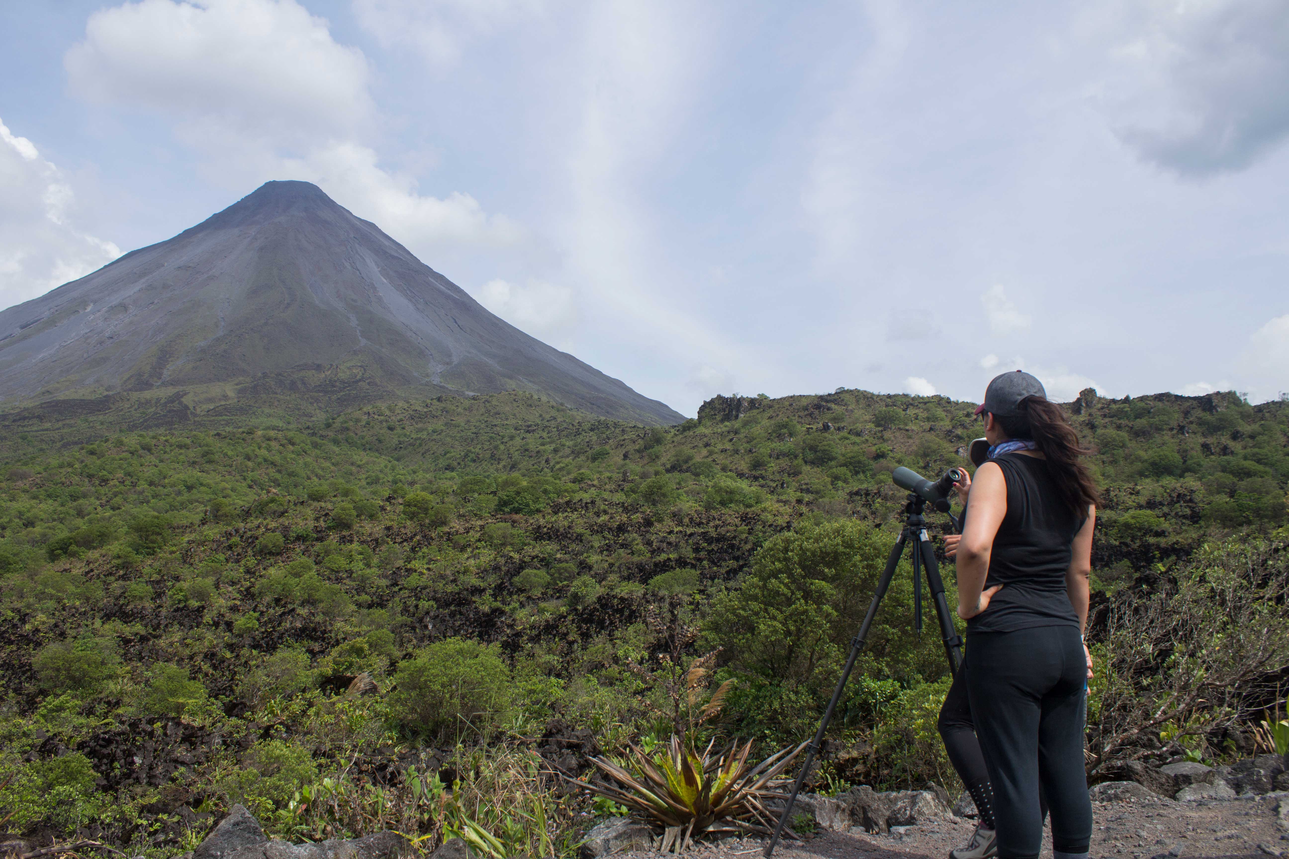 Arenal volcano cheap guided hike